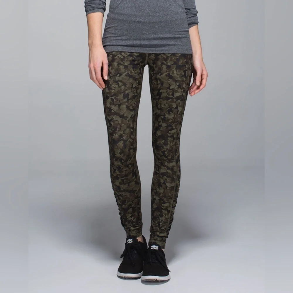 Lululemon speed tight III luxtreme mystic jungle fatigue green black sz 4